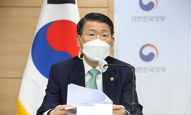 은성수 금융위원장이 28일 오전 서울 종로구 정부서울청사 합동브리핑룸에서 부동산 관계부처 합동브리핑을 하고 있다. (공동취재사진) 2021.07.28.