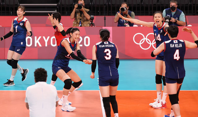  31일 오후 도쿄 아레나에서 열린 2020 도쿄올림픽 여자배구 예선 A조 대한민국과 일본의 경기, 대한민국 김연경이 득점을 올린 뒤 기뻐하고 있다. 2021.07.31.