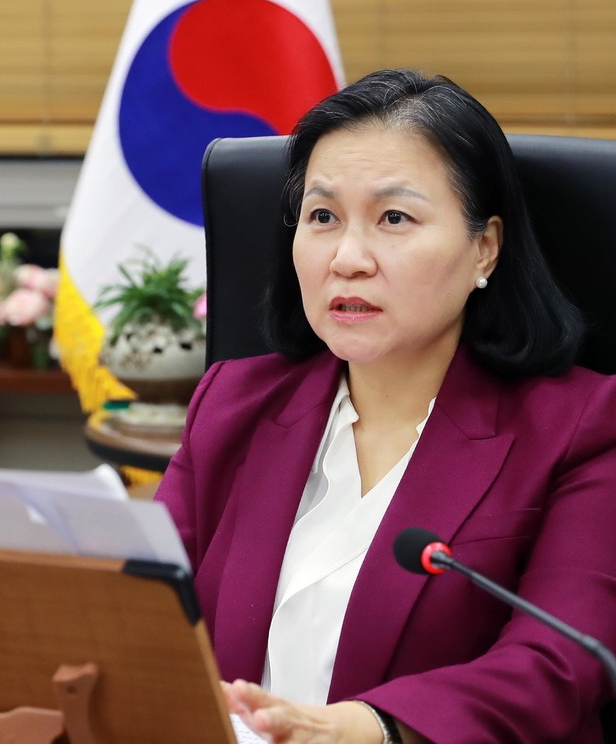 유명희 산업통상자원부 통상교섭본부장이 지난 3월23일 세종시 정부세종청사 집무실에서 캐서린 타이(Katherine Tai) 신임 미국 무역대표부(USTR) 대표와 화상면담을 하는 모습. 2021.03.24. (사진=산업통상자원부 제공) 