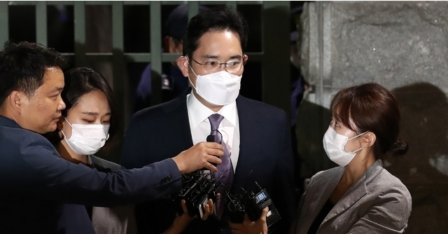 불법 경영승계 혐의 등을 받는 이재용 삼성전자 부회장이 지난해 6월 9일 오전 구속영장이 기각되자 경기 의왕시 서울구치소를 나서고 있다. 2020.06.09. 