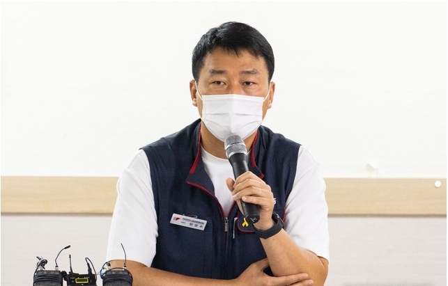 양경수 전국민주노동조합총연맹 위원장이 18일 오전 서울 중구 민주노총 사무실에서 열린 출입기자 간담회에서 발언하고 있다. 법원이 양 위원장의 구속영장 발부 결정 이후 공개석상에 서는 것은 이번이 처음이다.(공동취재사진) 2021.08.18.