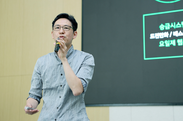김준구 네이버웹툰 대표는 지난 2019년 9월 24일 서울 송파구 롯데월드타워에서 '네이버웹툰의 글로벌 성과와 방향성'을 주제로 서비스 밋업 행사를 개최해 글로벌 시장 내 독보적인 입지와 사업 성과 및 방향에 대해 발표했다. (사진=네이버 제공) 2019.09.24