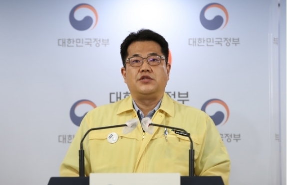 손영래 보건복지부 대변인(중앙사고수습본부 사회전략반장)이 지난 7월18일 오후 서울 종로구 정부서울청사에서 코로나19 대응 비대면 정례브리핑을 하고 있다. 2021.07.18.
