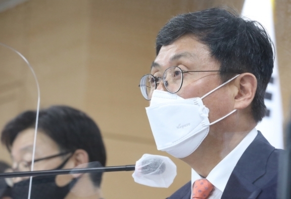 안도걸 기획재정부 제2차관이 31일 서울 종로구 정부서울청사 합동브리핑실에서 공공기관 경영평가제도 개선방안에 대한 브리핑을 하고 있다. 2021.08.31.