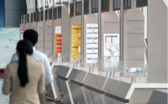 인천국제공항 1터미널 내 여행사 부스 구역이 한산하다. 2021.03.04.