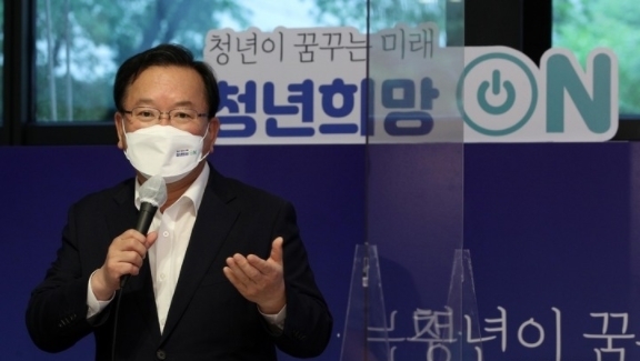 김부겸 국무총리가 7일 서울 서초구 우면동 KT융합기술원에서 열린 '청년희망ON' 프로젝트 간담회에 참석해 인사말을 하고 있다. (공동취재사진) 2021.09.07.