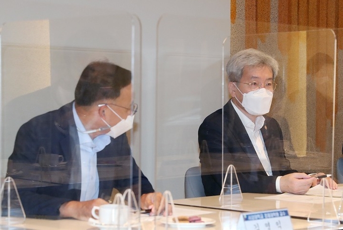 고승범 금융위원장이 27일 서울 중구 은행연합회 뱅커스클럽에서 열린 경제·금융전문가 간담회에 참석해 발언하고 있다. (사진=금융위원회 제공) 2021.09.27. *재판매 및 DB 금지