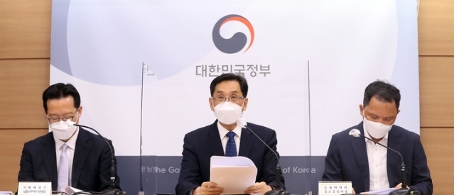 한훈 기획재정부 차관보가 27일 오전 정부세종청사에서 상생소비지원금 시행방안을 발표하고 있다. 2021.09.27.