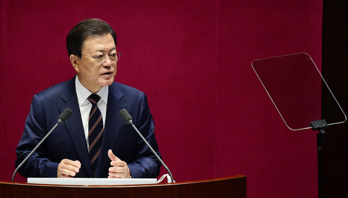  문재인 대통령이 25일 서울 여의도 국회 본회의장에서 2022년도 예산안 시정연설을 하고 있다. (공동취재사진) 
