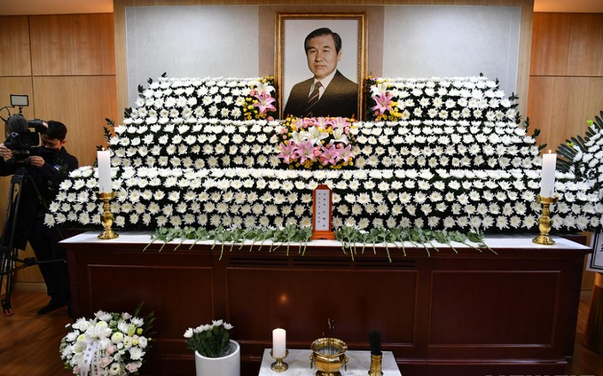  27일 오전 서울 종로구 서울대병원 장례식장에 고(故) 노태우 전 대통령 빈소가 마련돼 있다.
