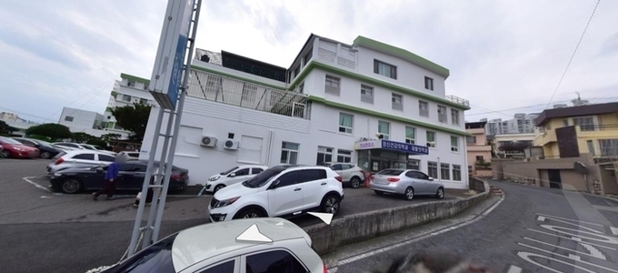  환자와 의료 종사자 등 121명이 코로나19 집단 감염된 것으로 확인된 경남 창원시 마산합포구 A병원.