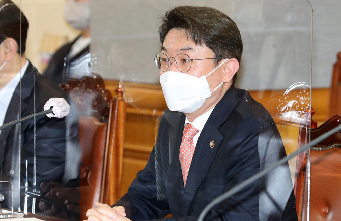 = 이억원 기획재정부 제1차관이 4일 오전 서울 중구 은행회관빌딩에서 열린 거시경제 금융회의에 참석해 발언하고 있다.