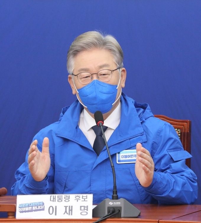  이재명 더불어민주당 대선후보가 3일 서울 여의도 국회에서 열린 중앙선거대책위원회의에서 발언하고 있다.