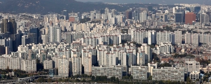  서울 영등포구 63스퀘어 빌딩에서 바라본 아파트 단지 모습