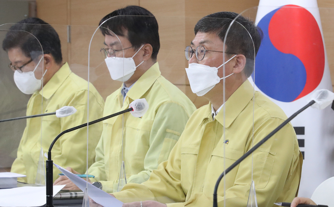  안도걸 기획재정부 제2차관이 23일 오전 서울 종로구 정부서울청사에서 열린 '소상공인 등 민생경제 지원방안 상세브리핑'에서 주요내용을 발표하고 있다.