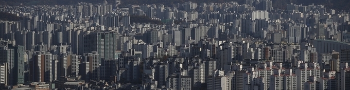  오전 서울 남산에서 바라본 서울시내 아파트의 모습.