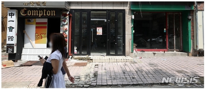  서울 용산구 이태원의 폐업한 가게의 모습.
