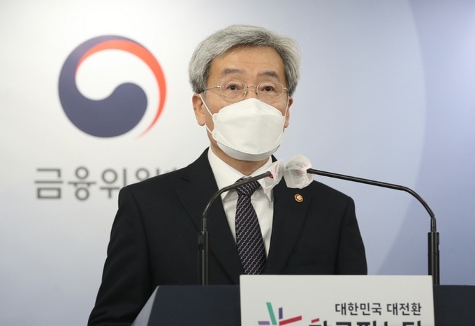  고승범 금융위원장이 지난 3일 오전 서울 종로구 정부서울청사에서 열린 21년 금융위원장 송년 출입기자단 간담회에 참석해 발언하고 있다.
