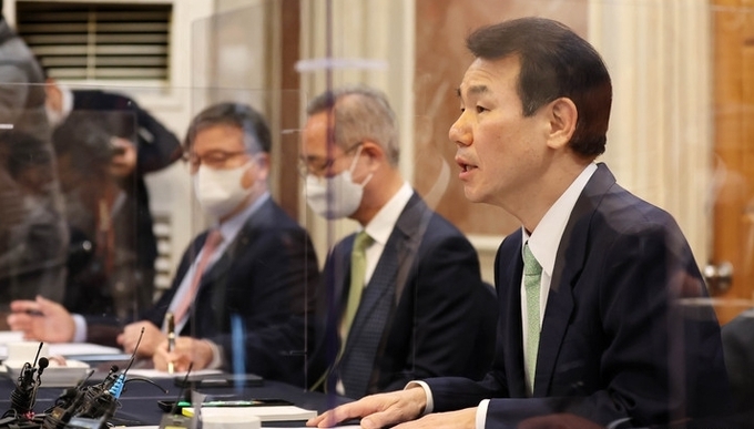 정은보 금융감독원장이 지난해 11월 23일 오전 서울 영등포구 켄싱턴호텔에서 열린 증권회사 최고경영자(CEO)와의 간담회에서 모두발언을 하고 있다. 