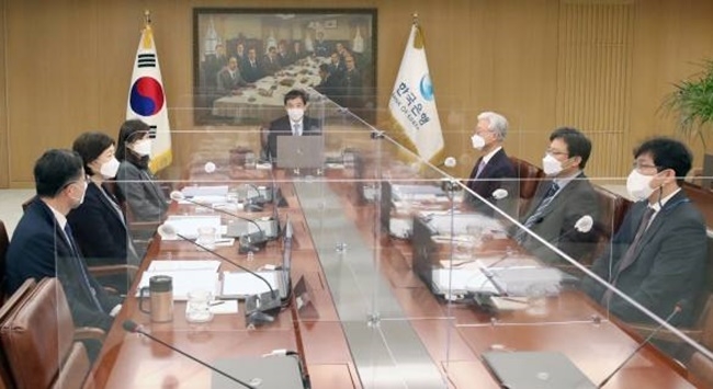 이주열 한국은행 총재가 24일 서울 중구 한국은행에서 열린 금융통화위원회 본회의를 주재하고 있다. ⓒ 파이낸셜데일리 / 한국은행
