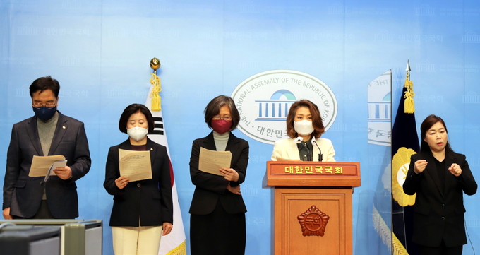 더불어민주당 의원 72명 - 원전확대, 재생에너지 축소 등 에너지정책 관련 기자회견 ⓒ 파이낸셜데일리 / 양이원영 의원실