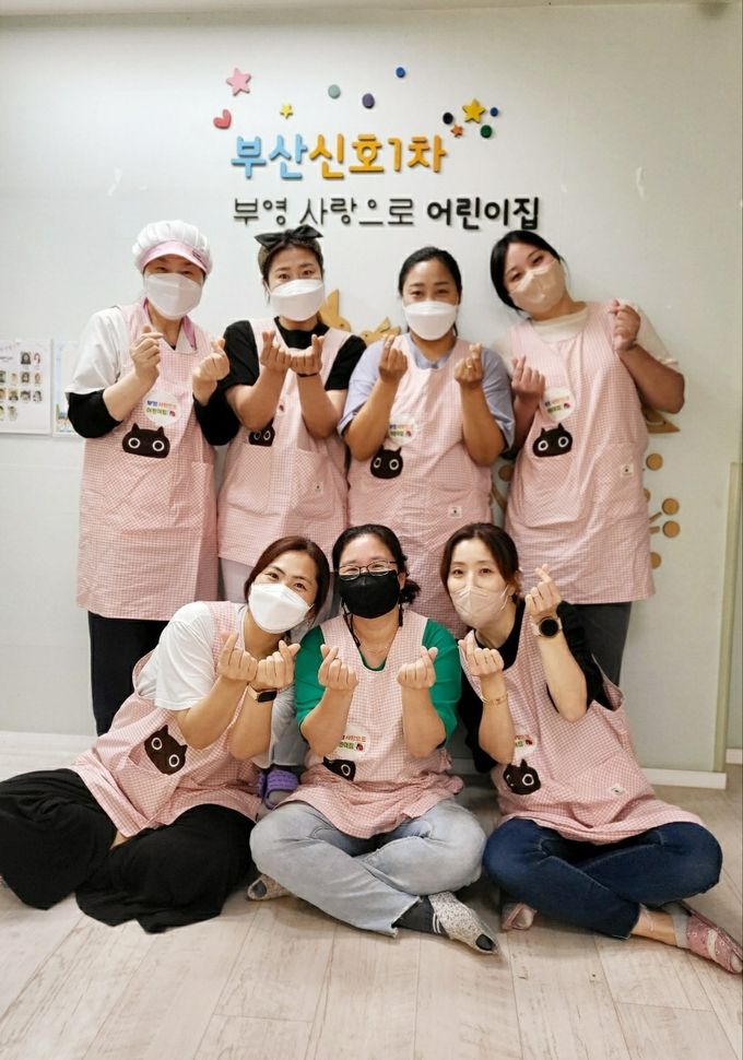 부영그룹, 스승의날 맞아 보육교사에 앞치마 전달 ⓒ 파이낸셜데일리 / 부영그룹