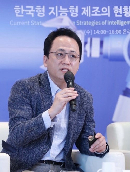 LG CNS 스마트FC사업부장 조형철 전무가 한국공학한림원 스마트디지털포럼에서 ‘버추얼 팩토리’를 소개하고 있다. ⓒ 파이낸셜데일리 / LG CNS