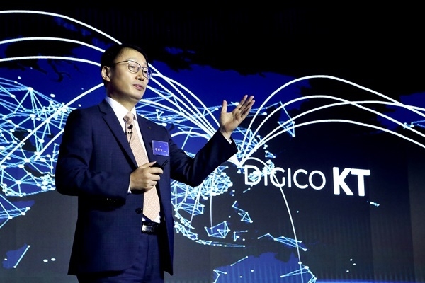 KT 구현모 대표가 <더 나은 디지털 세상을 만들어가는 DIGICO KT> 주제로 발표하고 있다. ⓒ 파이낸셜데일리 / KT
