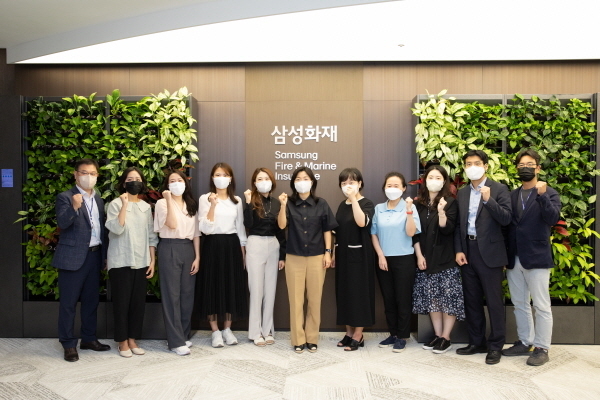 삼성화재의 고객패널, MZ패널 발대식을 마치고 패널들이 화이팅을 외치고 있다 ⓒ 파이낸셜데일리 / 삼성화재