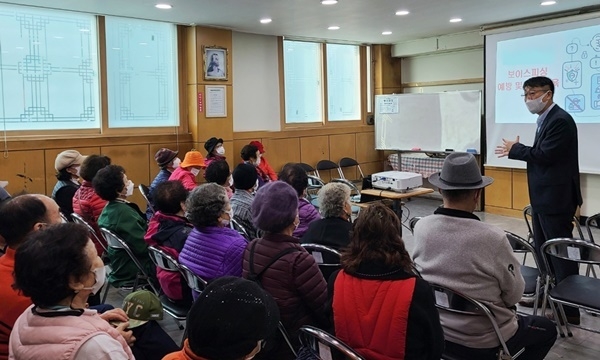 모아저축은행은 인천 창영종합복지관에서 보이스피싱 예방교육을 진행했다. ⓒ 파이낸셜데일리 / 모아저축은행