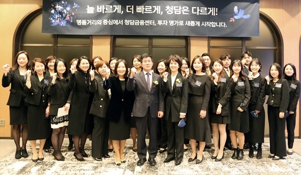 청담금융센터 오픈식 직후 사진촬영을 하고 있다. ⓒ 파이낸셜데일리 / 신한투자증권