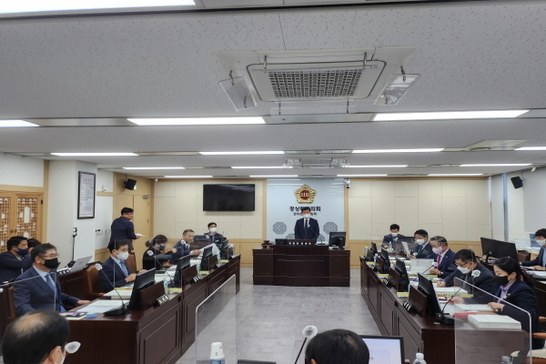 문화환경위원회(위원장 김대일 )강도 높은 행정사무감사 ⓒ파이낸셜데일리/경북도의회