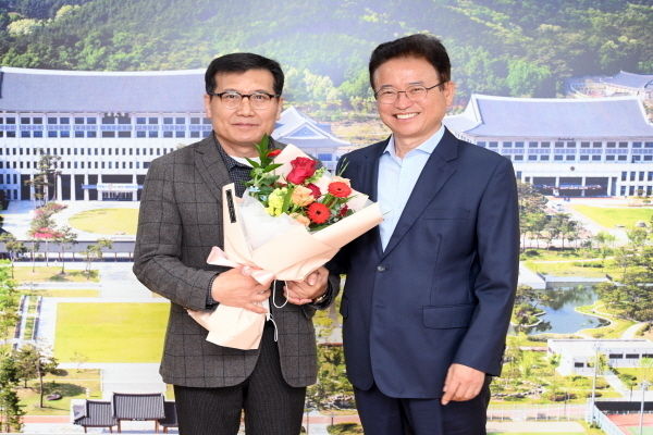 봉화광산 고립사고에서 221시간 만에 구조된 광부 두 분과 그 가족들 경북도청으로 초청 간담회 ⓒ파이낸셜데일리/경북도