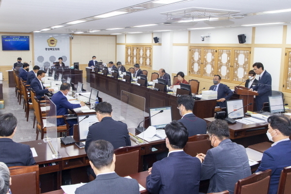예산결산특별위원회 경상북도지사와 경상북도교육감이 제출한 2023년도 예산안 및 기금운용계획안을 심사 ⓒ파이낸셜데일리/경북도의회