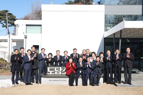 김동연 경기도지사는 3일 도담소에서 도의회 의장단·상임위원장단 신년 오찬 간담회를 가졌다. ⓒ 파이낸셜데일리 / 경기도청