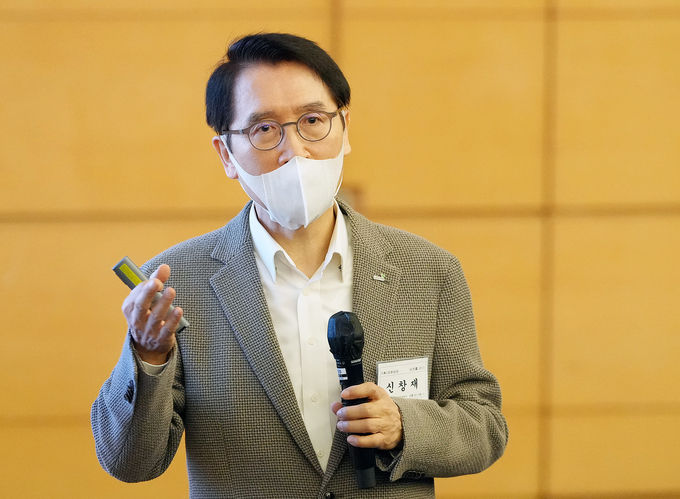 '출발 전사경영전략회의'에서 발언하고 있는 교보생명 신창재 회장 ⓒ 파이낸셜데일리 / 교보생명