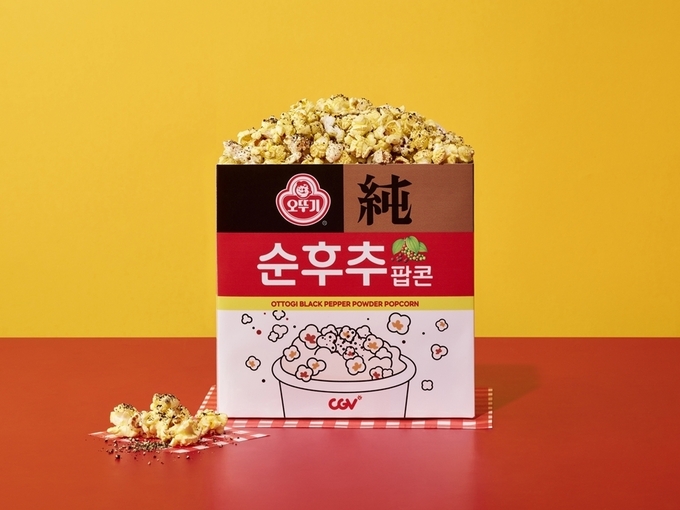 CGV가 오뚜기와 협업해 출시한 ‘순후추 팝콘’ ⓒ 파이낸셜데일리 / CJ CGV