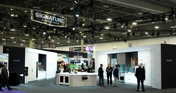 LG전자가 美 최대 주방·욕실 전시회인 ‘KBIS(The Kitchen & Bath Industry Show) 2023’에서 超프리미엄 빌트인 ‘시그니처 키친 스위트’에 UP가전을 결합한 차별화된 고객경험을 앞세워 미국 빌트인 시장 공략을 강화한다. LG전자는 이번 전시에서 빌트인 가전, 미니멀 디자인 가전 등 다양한 라인업의 ‘ThinQ UP(씽큐 업)’ 제품을 선보인다. ⓒ 파이낸셜데일리 / LG전자