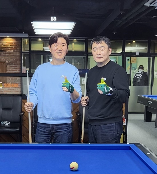 최진효 선수(우측)와 라온팀 김재근 리더(좌측). ⓒ 파이낸셜데일리 / 크라운해태