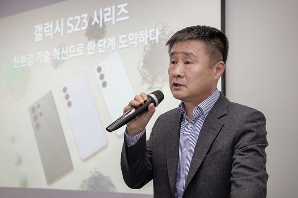 삼성전자 기자실에서 브리핑 중인 박성선 부사장. ⓒ 파이낸셜데일리 / 삼성전자