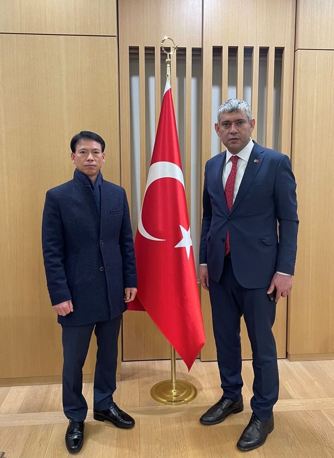 左 태웅로직스 경영지원본부장 최홍식 전무, 右 주한 튀르키예 대사관 무니르 오구즈(Münir OĞUZ) 상무관 ⓒ 파이낸셜데일리 / 태웅로직스