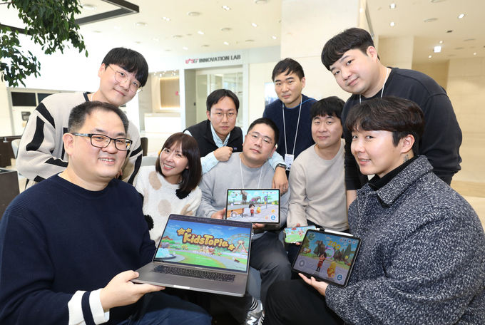 ‘키즈토피아’를 기획한 LG유플러스 직원들이 서비스를 소개하고 있는 모습 ⓒ 파이낸셜데일리 / LG유플러스