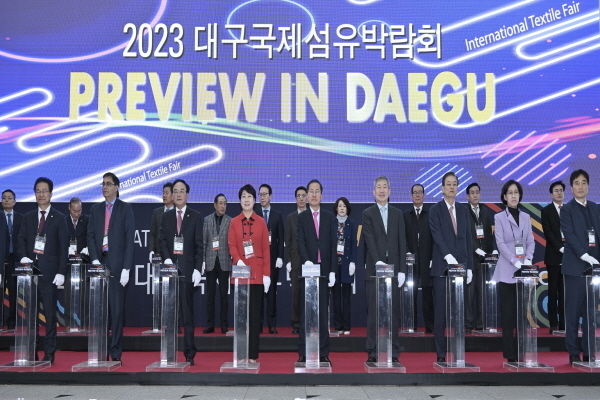대구국제섬유박람회 개막식 이달희 경북도 경제부지사를 비롯해 홍준표 대구광역시장, 지역 국회의원, 주한인도대사, 섬유기관 단체장과 기업인 등 80여명이 참석했다.ⓒ파이낸셜데일리/경북도