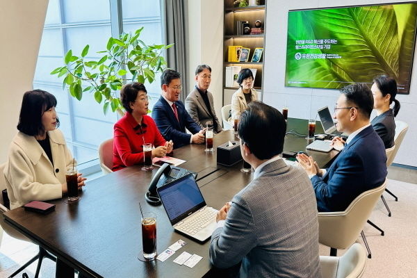 이달희 경북도 경제부지사가 유한건강생활 본사를 방문해 투자유치 간담회 ⓒ파이낸셜데일리/경북도