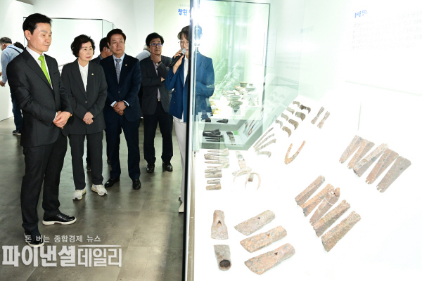 이남철 고령군수는 “창원 현동유적을 통해 철의 왕국 가야의 철 생산과 유통, 해상교역의 모습을 짐작하는 계기가 되고, 현재 추진 중인 가야고분군의 세계유산 등재에 보탬이 되기를 기대한다.”고 밝혔다.ⓒ파이낸셜데일리/고령군