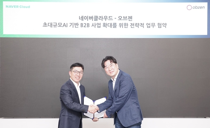 오브젠, 네이버클라우드와 초대규모 AI 기반의 B2B 사업 확대 MOU 체결 현장사진(左, 네이버클라우드 김유원 대표이사, 右 오브젠 이형인 대표이사) ⓒ 파이낸셜데일리 / 오브젠