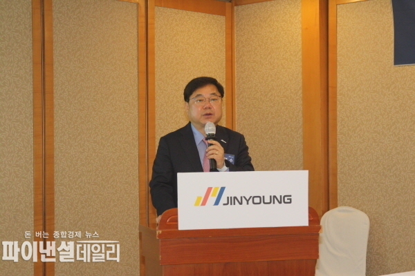 코스닥 상장을 추진중인 (주)진영 심영수 대표가 기자들에게 회사 설명을 하고 있는 모습 ⓒ 파이낸셜데일리 / 정경춘 기자