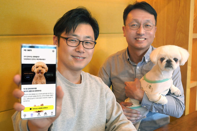 LG유플러스 직원들이 강아지와 함께 포동의 DBTI 테스트를 진행하고 있는 모습 ⓒ 파이낸셜데일리 / LG유플러스