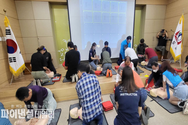 물놀이 안전관리요원 24명을 대상 인명구조 실습훈련 ⓒ파이낸셜데일리/청도군