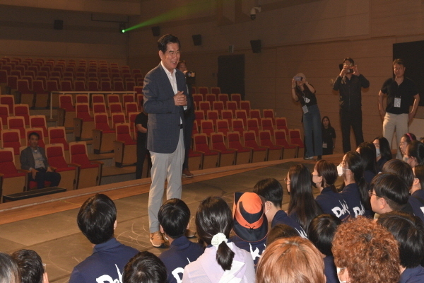  공사 김성조 사장은 수도권 초등학교의 경북 역사탐방 및 나라사랑 정신을 배우는 교육가치가 높은 수학여행 관광상품을 적극 홍보ⓒ파이낸셜데일리/경상북도문화관광공사<br>
